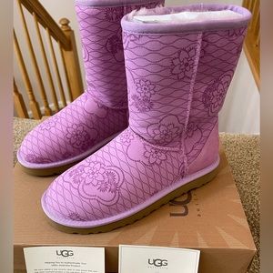 New Woman’s Classic UGG Short Kimono Orchid